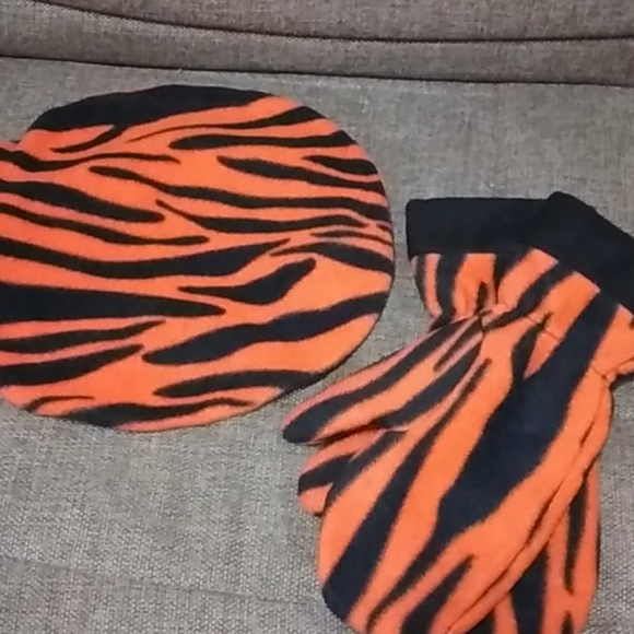 Everything in my Poshmark Closet !!! New Hat Set ! main image 6